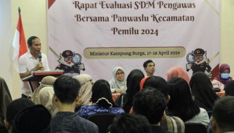 Ketua Bawaslu Kabupaten Semarang, Agus Riyanto memberikan sambutan dan arahan sekaligus membuka acara