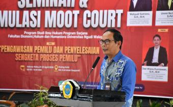 Ketua Bawaslu Kabupaten Semarang, Agus Riyanto, S.P., S.H. Saat menyampaikan Sambutan dalam Kegiatan Seminar dan Simulasi Mood Court yang diselenggarakan di Gedung HM Iskak Soepardo Universitas Ngudi Waluyo, Selasa, (21/04/2026)