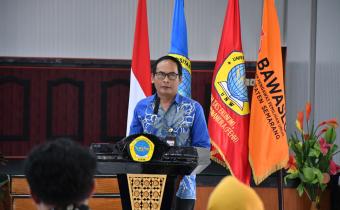 Ketua Bawaslu Kabupaten Semarang, Agus Riyanto, S.P., S.H. Saat menyampaikan Sambutan dalam Kegiatan Seminar dan Simulasi Mood Court yang diselenggarakan di Gedung HM Iskak Soepardo Universitas Ngudi Waluyo, Selasa, (21/04/2026)