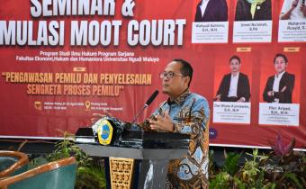 Koordinator Divisi Penyelesaian Sengketa Bawaslu Provinsi Jawa Tengah, Wahyudi Sutrisno, S.H., M.H. Saat menjadi Keynote Speech pada Kegiatan Seminar dan Simulasi Moot Court : Pengawasan Pemilu dan Penyelesaian Sengketa Proses Pemilu, di Aula HM. Iskak Soepardi, Universitas Ngudi Waluyo Ungaran, Selasa, (21/04/2026)