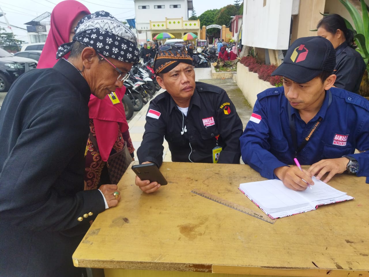 Patroli Pengawasan dan Buka Posko Kawal Hak Pilih, Panwascam Bandungan: Pintu Kantor Kami Selalu Terbuka untuk Masyarakat