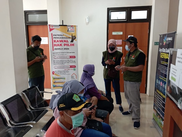 Patroli Kawal Hak Pilih, Panwascam Bancak Datangi Puskesmas