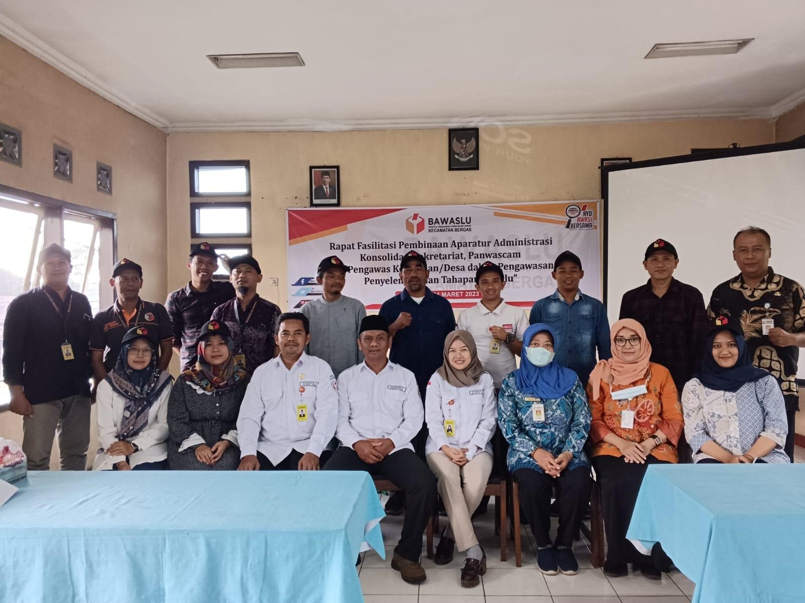 Panwascam Bergas Gelar Rapat Fasilitasi Penguatan Kelembagaan Panwascam, Sekretariat, dan PKD