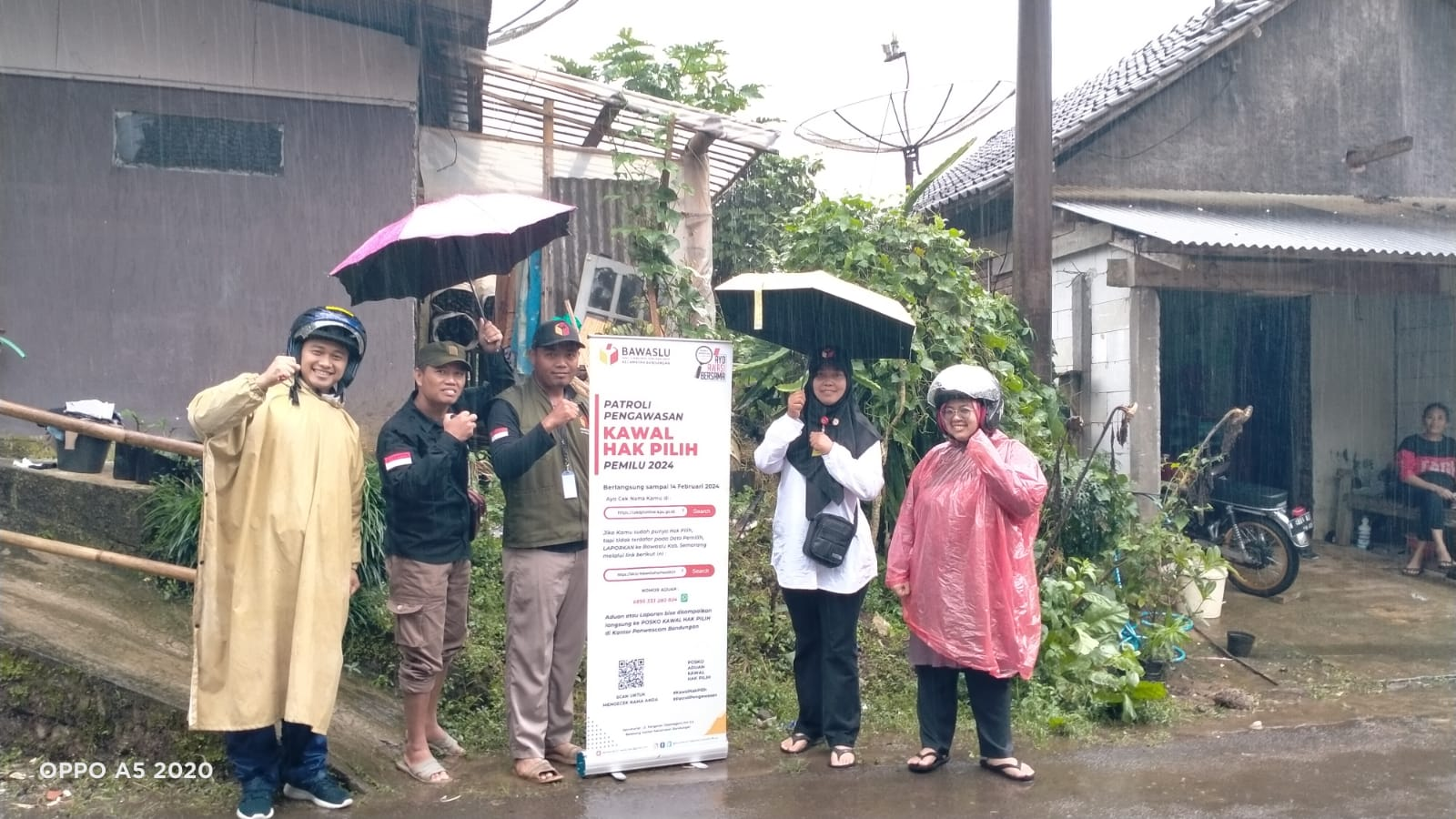 Patroli Pengawasan Kawal Hak Pilih, Panwascam Bandungan Temukan Rumah Belum Ditempel Stiker Coklit