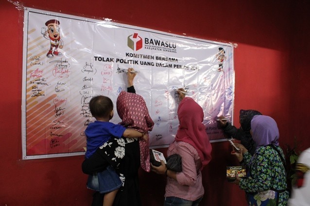 GREBEG PASAR BANDARJO - "Pedagang Pasar Deklarasi Pemilu Bersih"