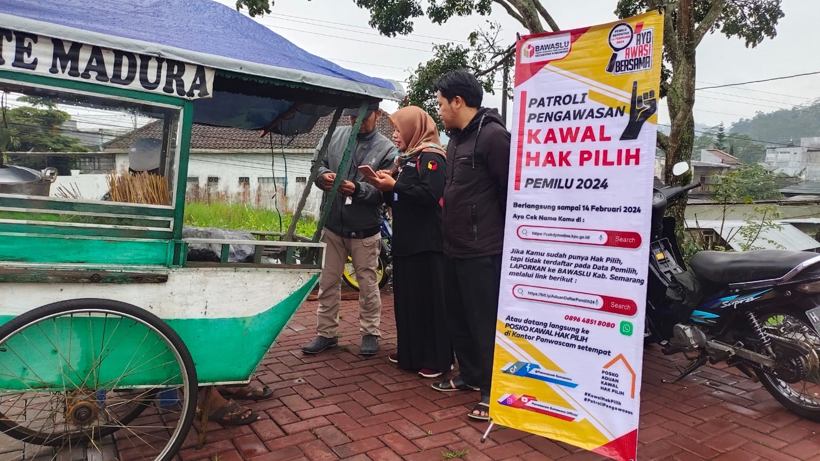 Pasar Ramadhan di Alun-Alun Sumowono Diramaikan Kegiatan Patroli Pengawasan Kawal Hak Pilih oleh Panwascam dan PKD Sumowono