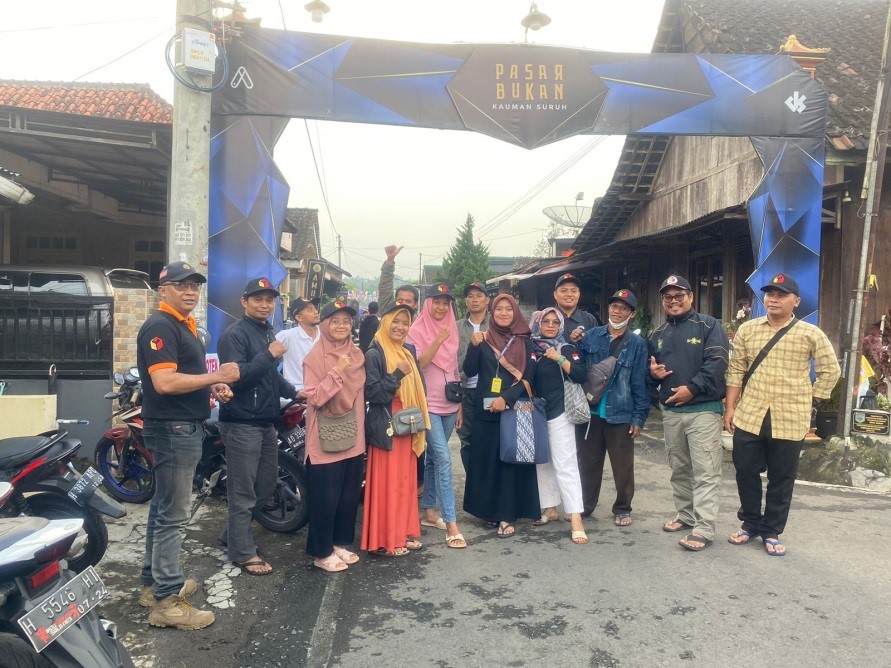 Ngabuburit, Panwaslu Kecamatan Suruh Datangi Pasar Bukan Untuk Patroli Kawal Hak Pilih