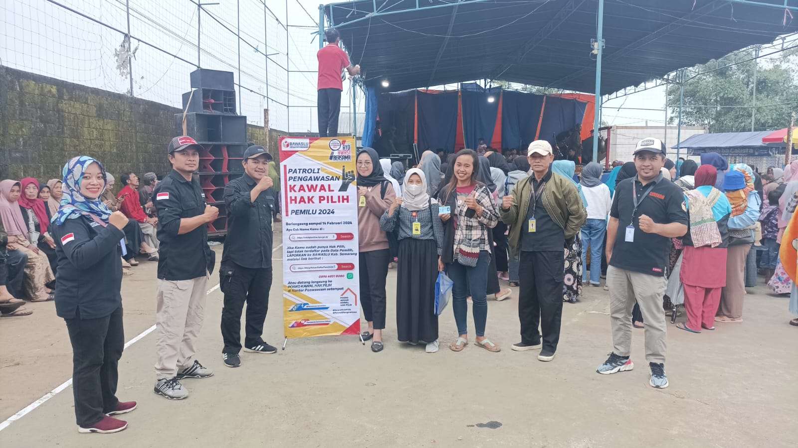 Hadiri Pagelaran Reog, Panwascam Sumowono Menerjang Hujan Demi Patroli Pengawasan