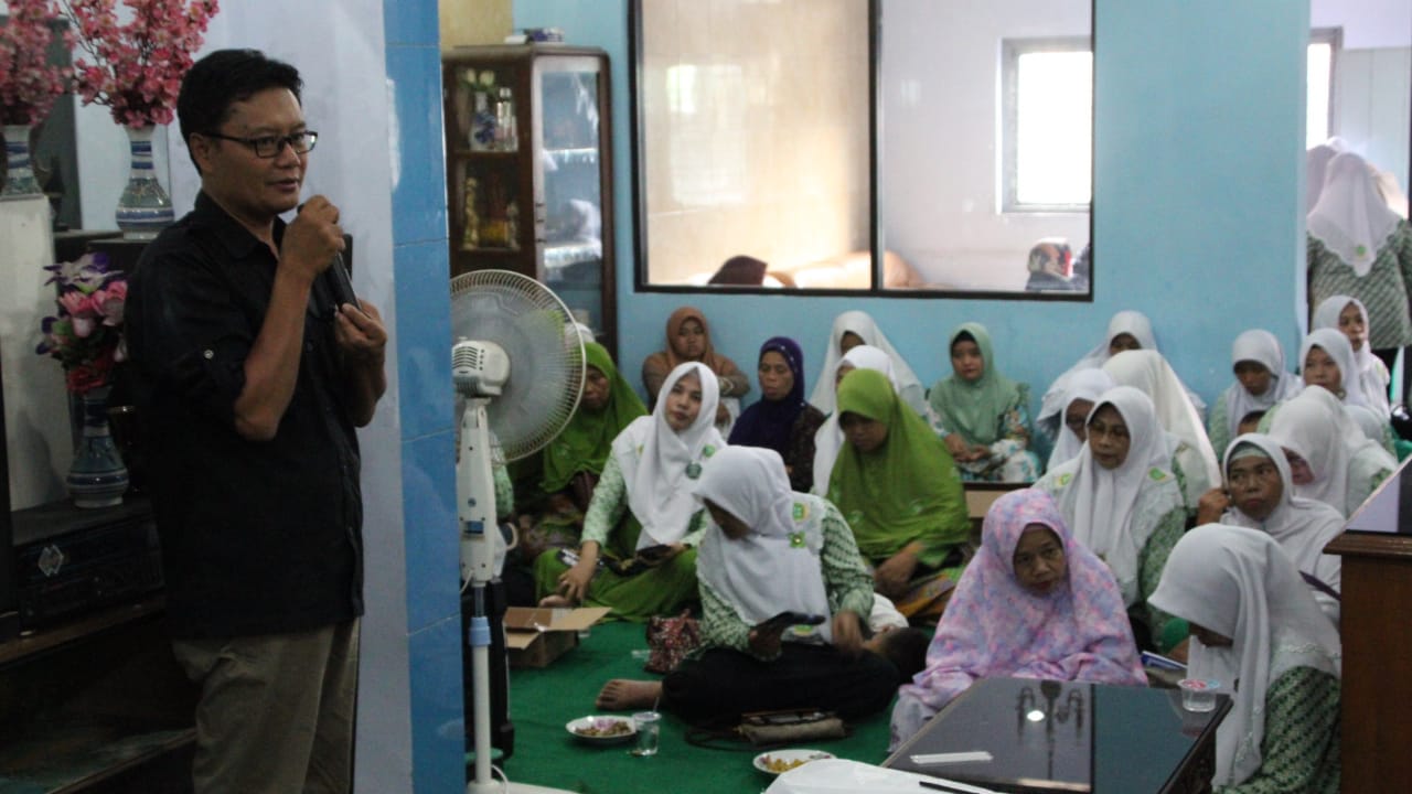 Sosialisasi Pengawas Partisipatif dengan Fatayat NU