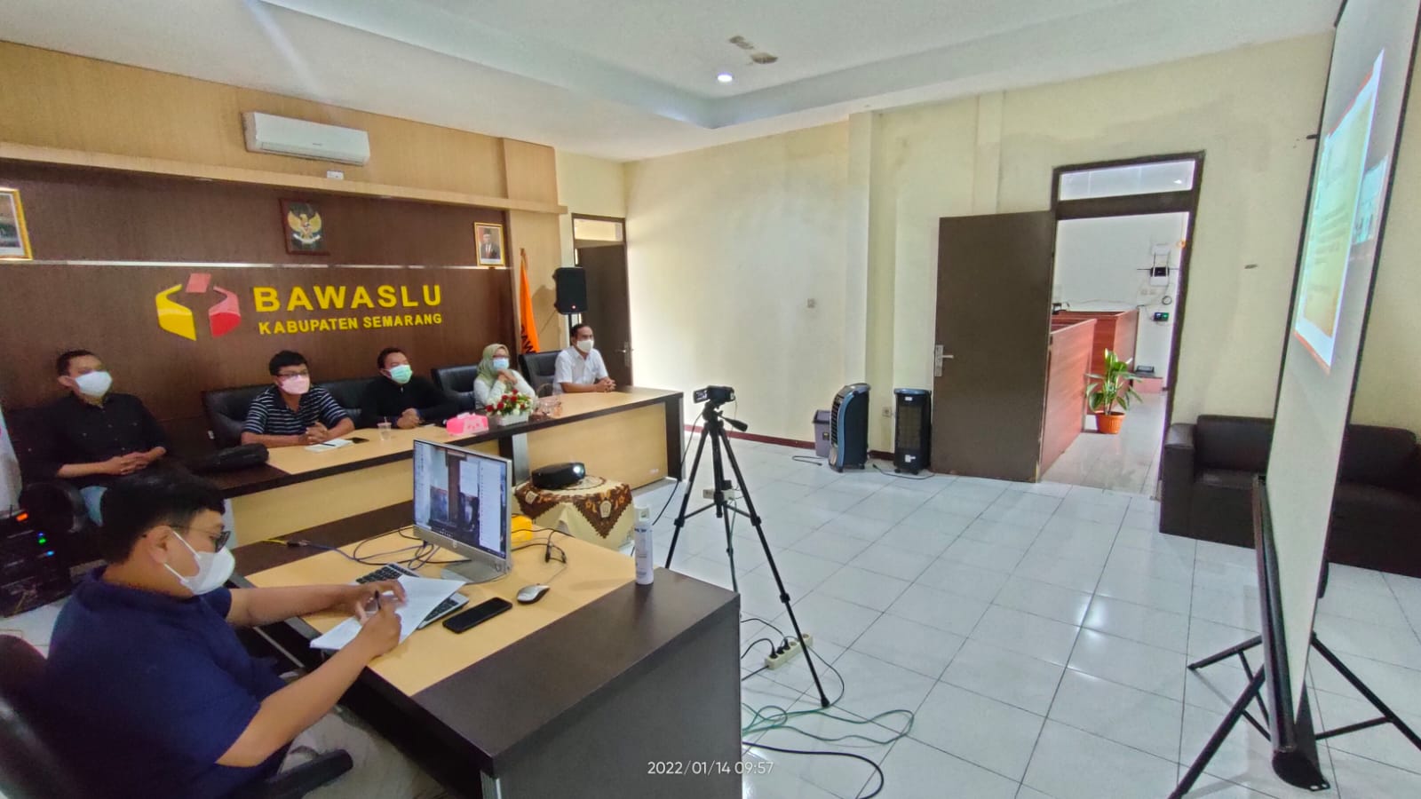 Literasi Pengawas Pemilu, Bawaslu Jateng Pelopori Pembuatan Buku Sejarah Bawaslu Kab/Kota