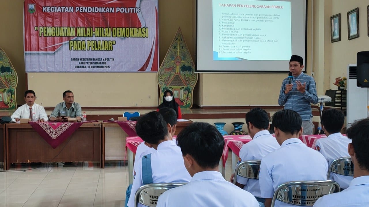 Bawaslu Mengajak Pejalar SMA Negeri 2 Ungaran Untuk Menjadi Pengawas Partisipatif pada Pemilu 2024