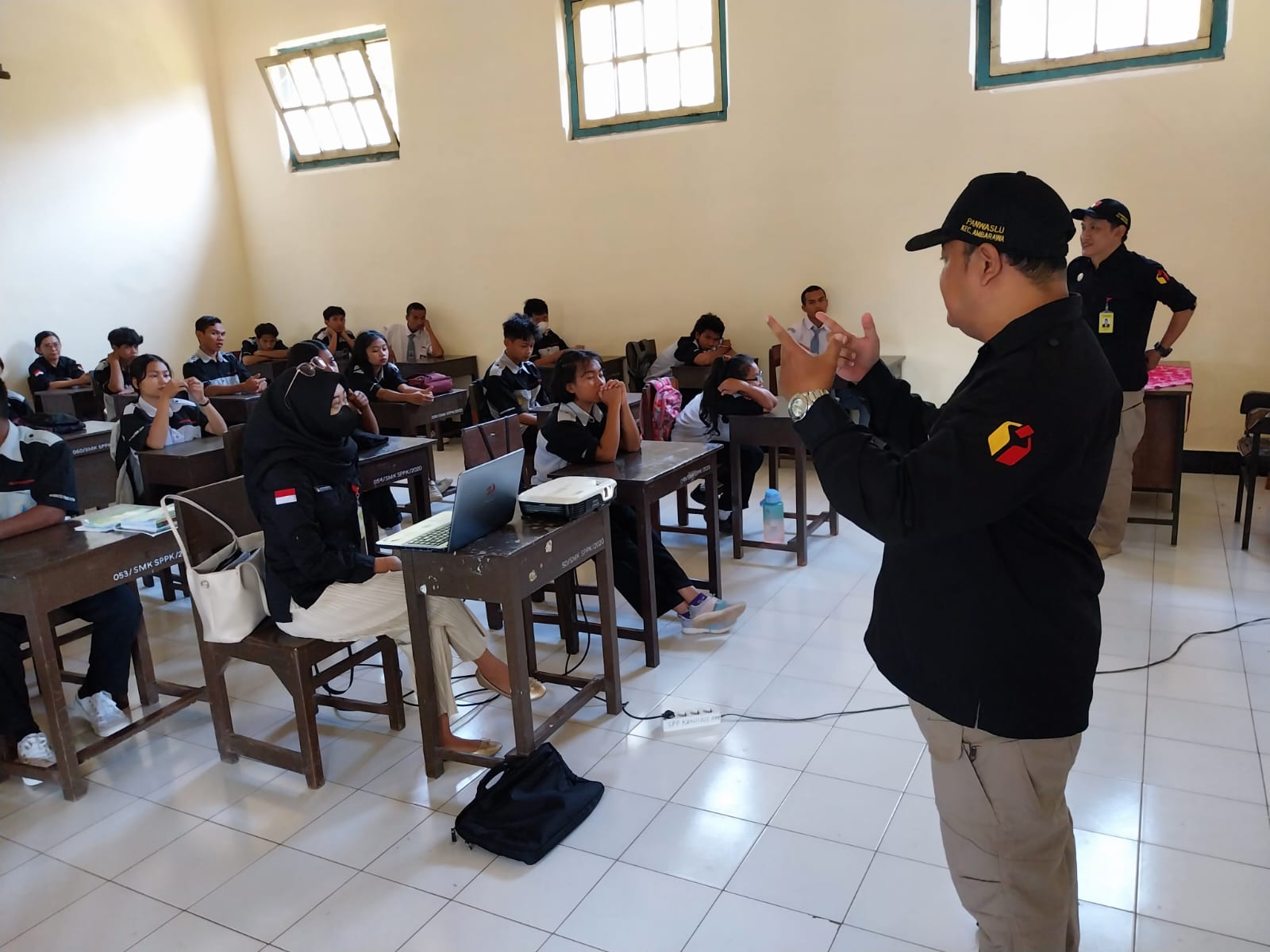 Sambangi SMK Kanisius, Panwascam Ambarawa : Jadilah Pengawas Partisipatif dan Jangan Golput!