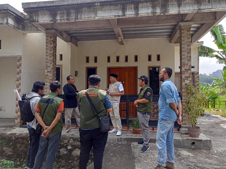 Ketua Bawaslu Kabupaten Semarang Turun Langsung Ikut Patroli Kawal Hak Pilih di Wilayah Perbatasan Bancak