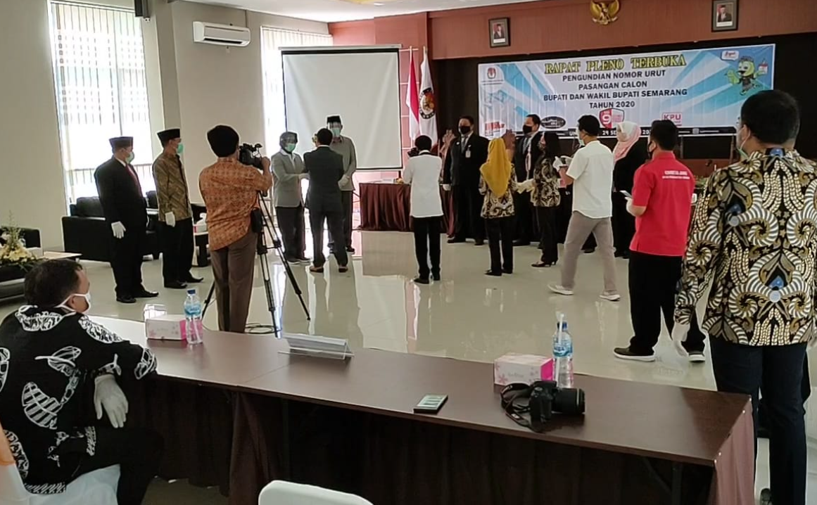 Awasi Pengundian Nomor Urut Paslon, Bawaslu Pastikan  Acara Digelar Sesuai PKPU dan Protokol Kesehatan.