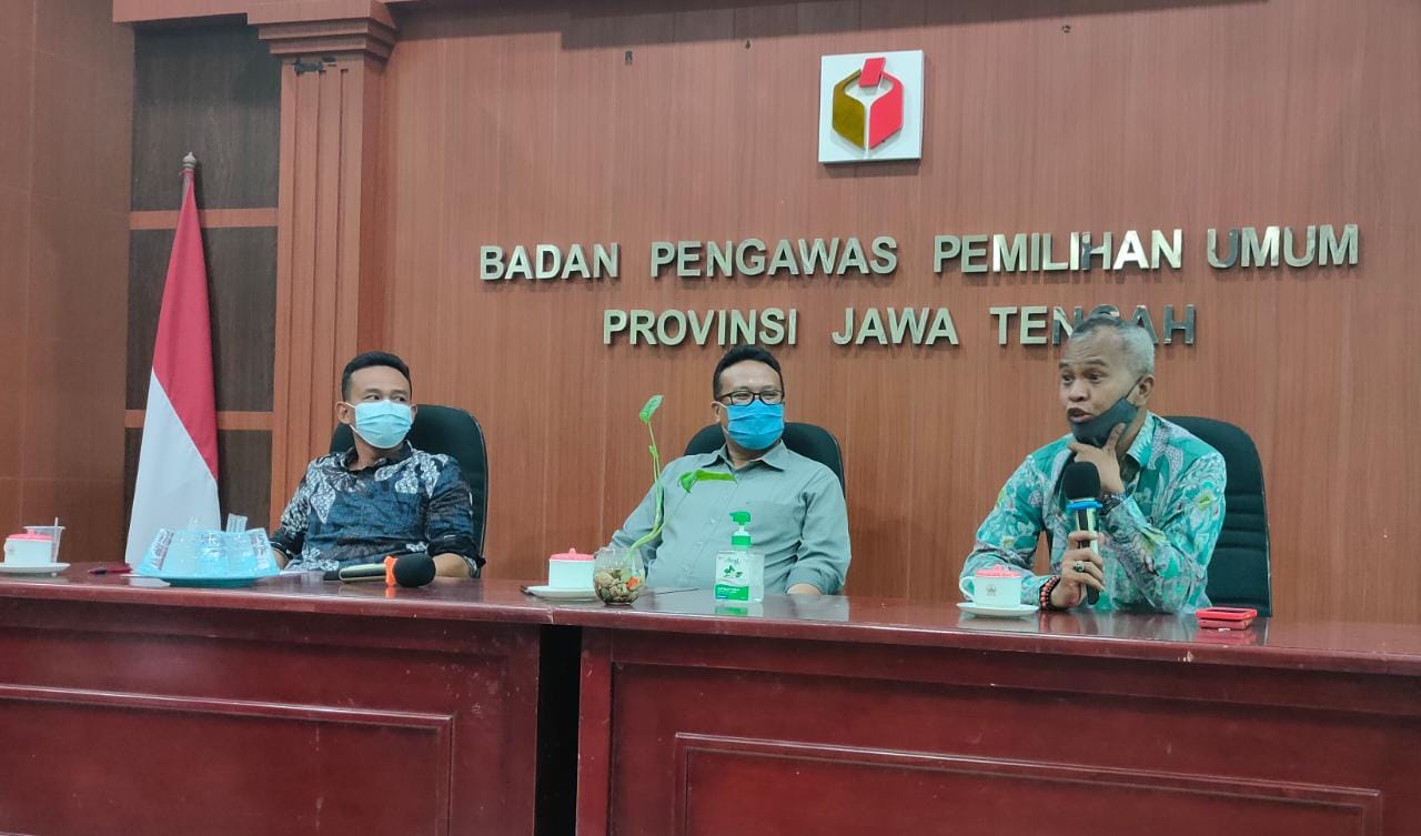 Bawaslu Kabupaten Semarang Mengikuti Rakor Bersama Komisioner KIP Jateng.