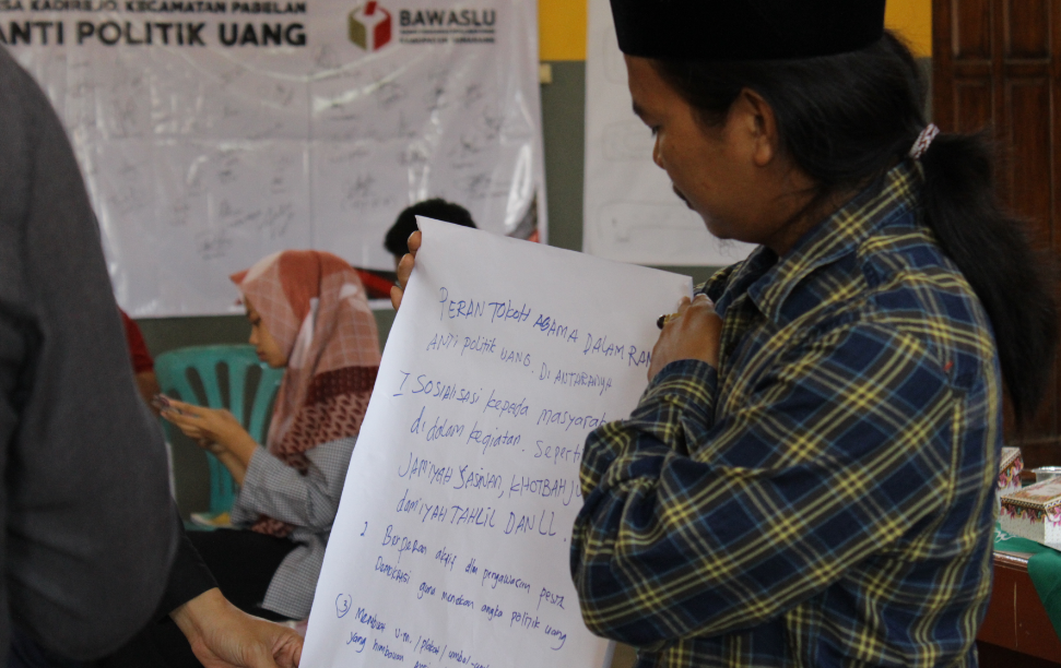 Warga Kadirejo Susun Upaya Tolak Politik Uang