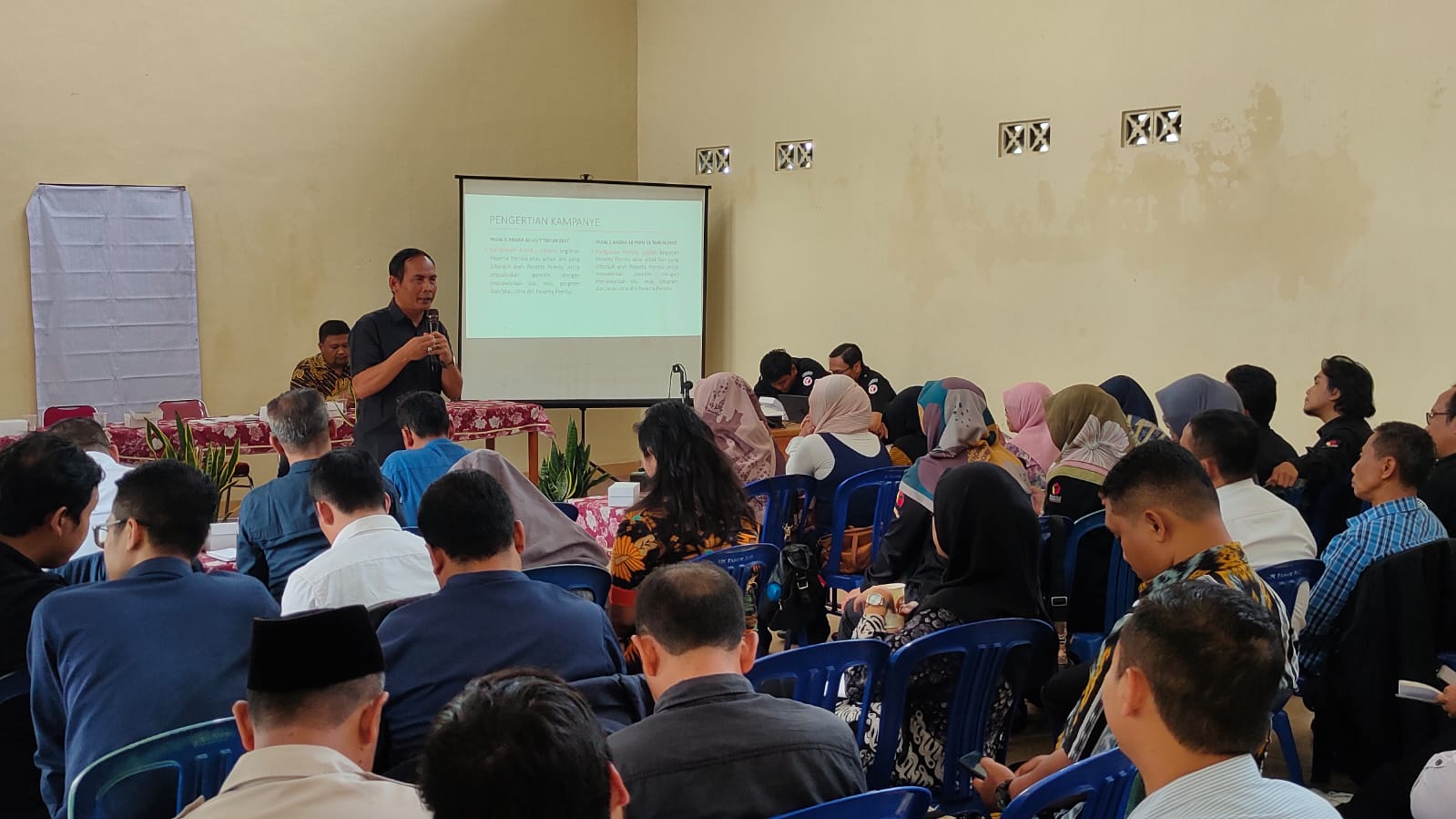 Ketua Bawaslu Kabupaten Semarang, Agus Riyanto memaparkan materi pada kegiatan rakor bersama Panwaslu Kecamatan dan PPK, Selasa (5/12/2023)