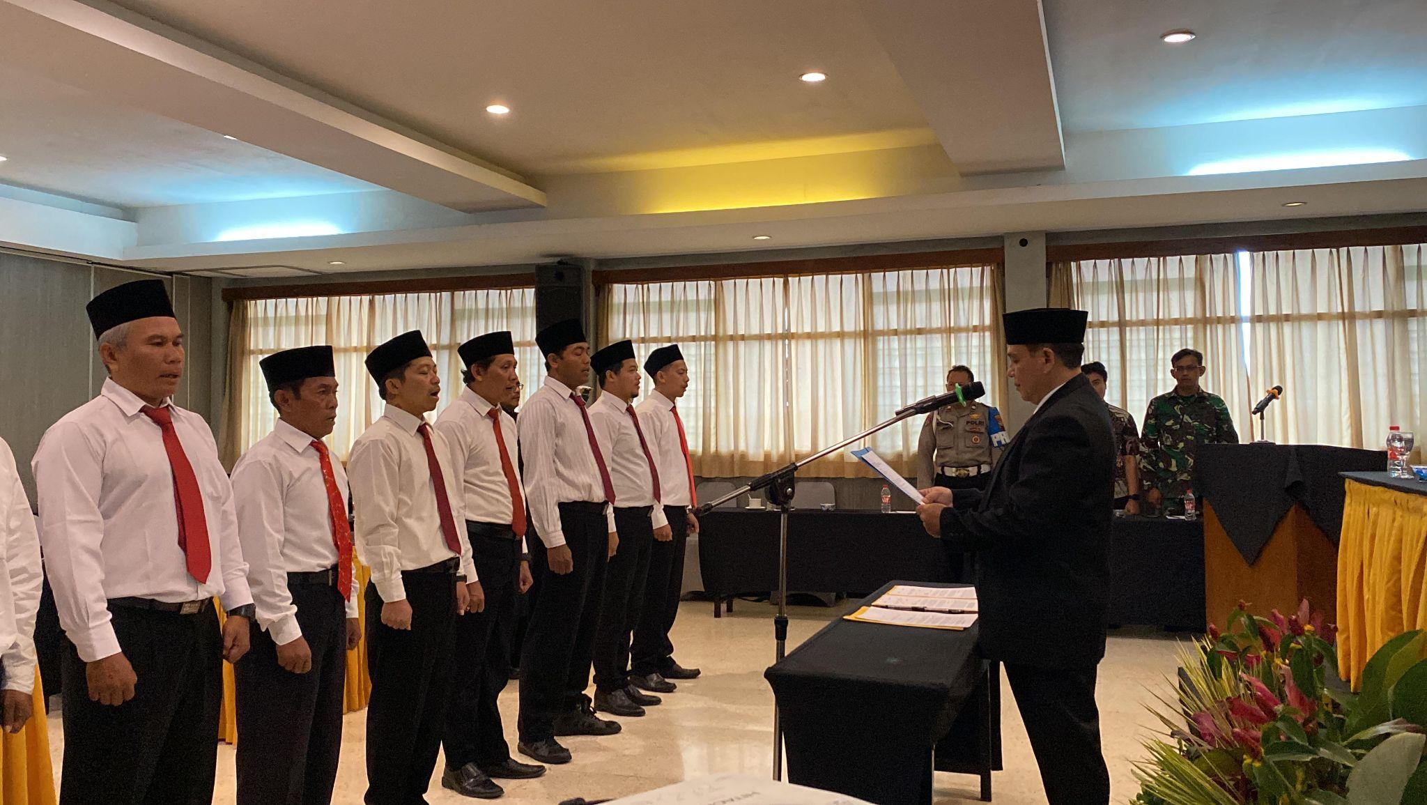 PELANTIKAN PANWASLU KELURAHAN/DESA SE-KECAMATAN BANDUNGAN  UNTUK PEMILIHAN TAHUN 2024