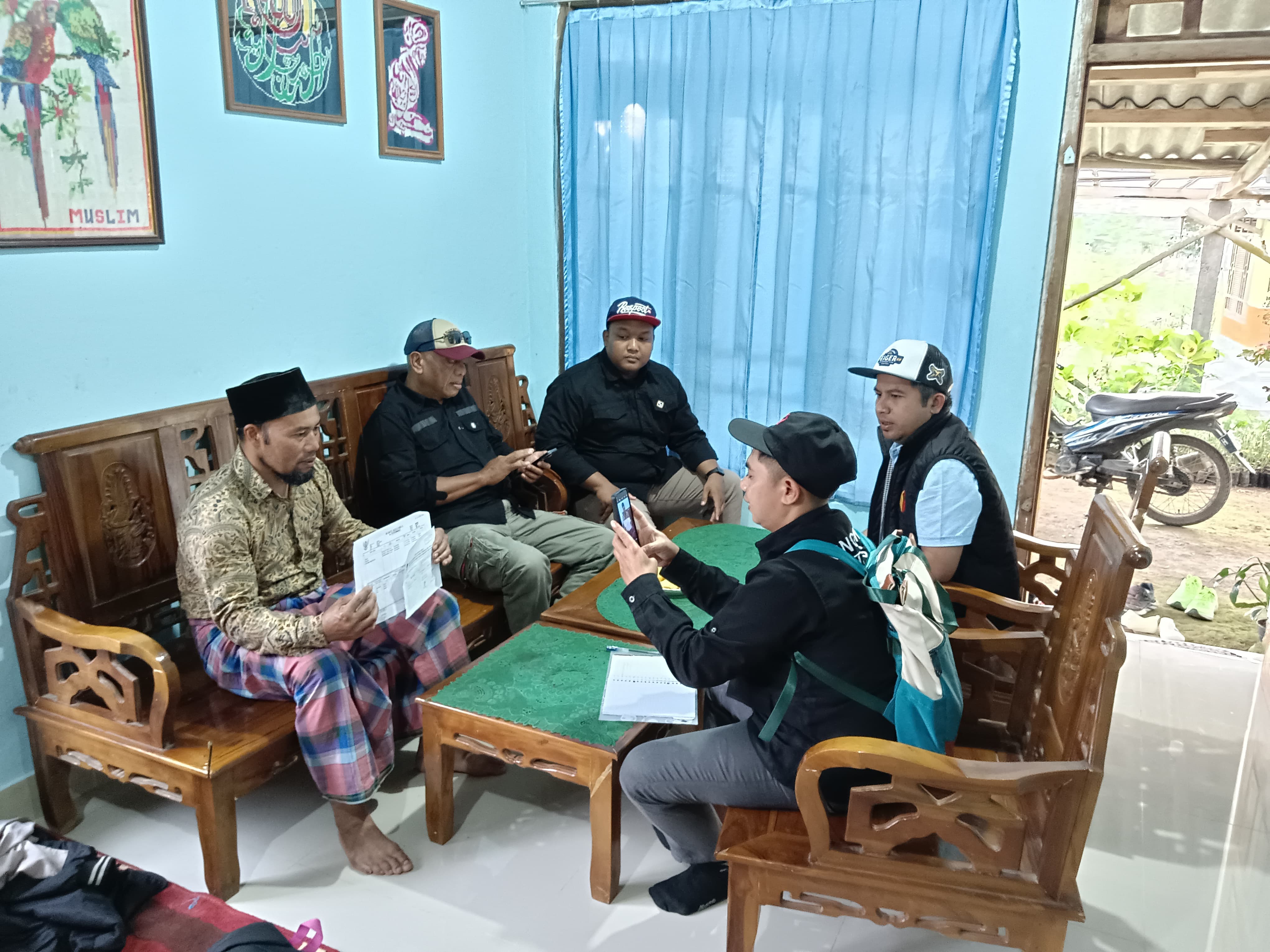 Panwaslu Kecamatan Sumowono dan jajaran PKD melakukan pengawasan coklit dengan metode uji petik