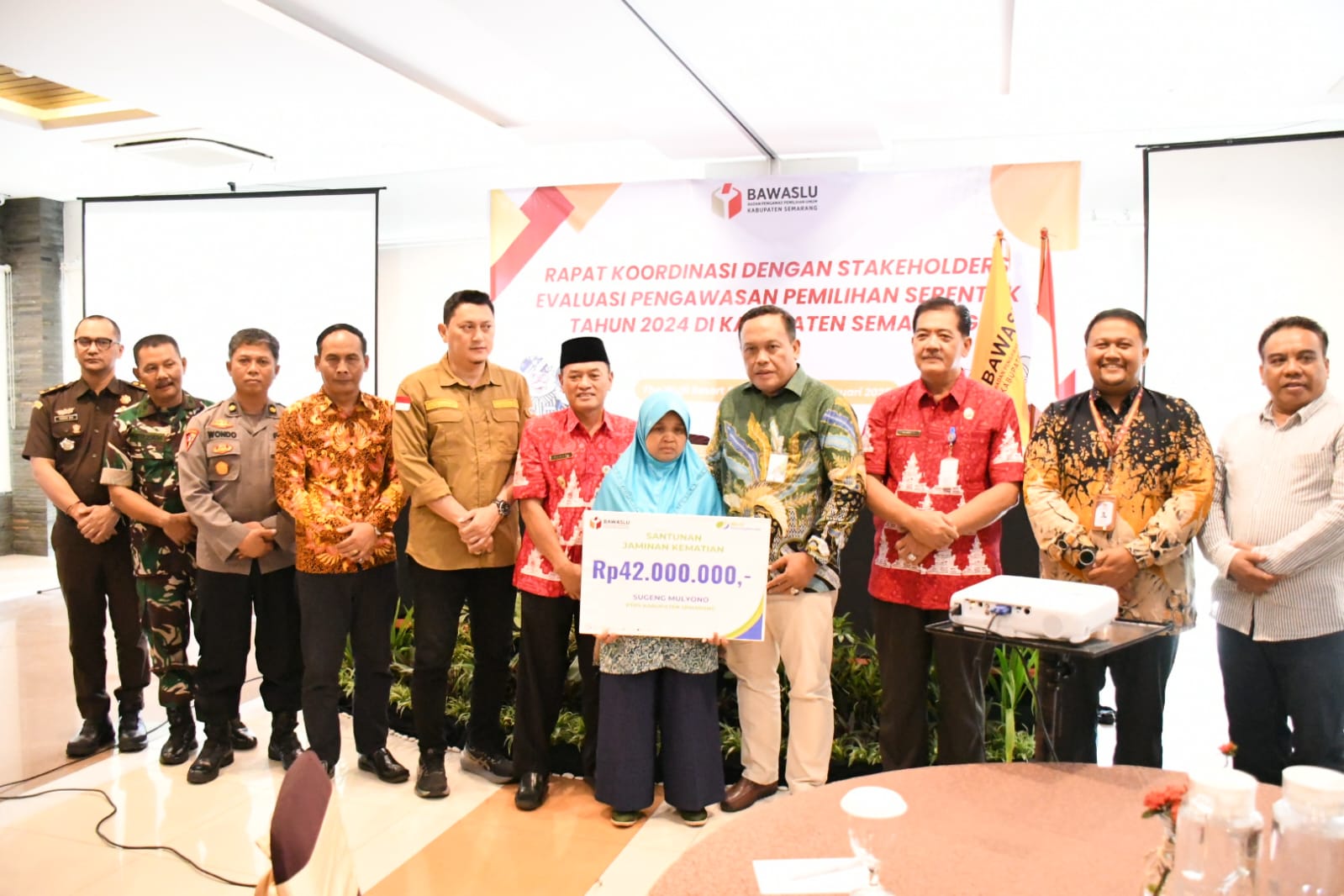 Bawaslu berikan santunan kepada ahli waris