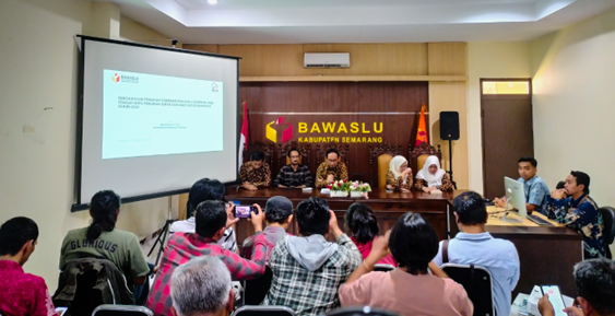 Suasana Press Conference di Ruang Aula Bawaslu Kabupaten Semarang, Kamis (13/3/2025).