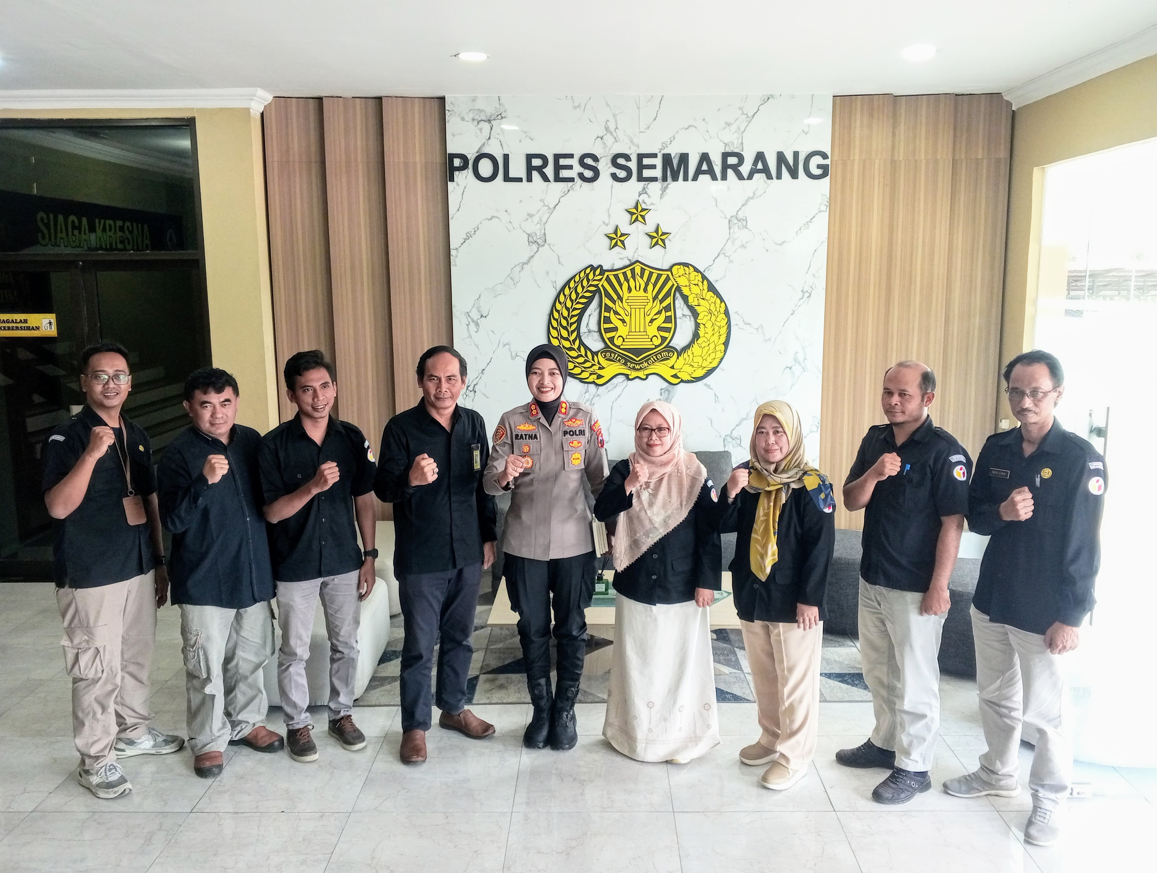 Foto bersama Bawaslu dan Kapolres Semarang