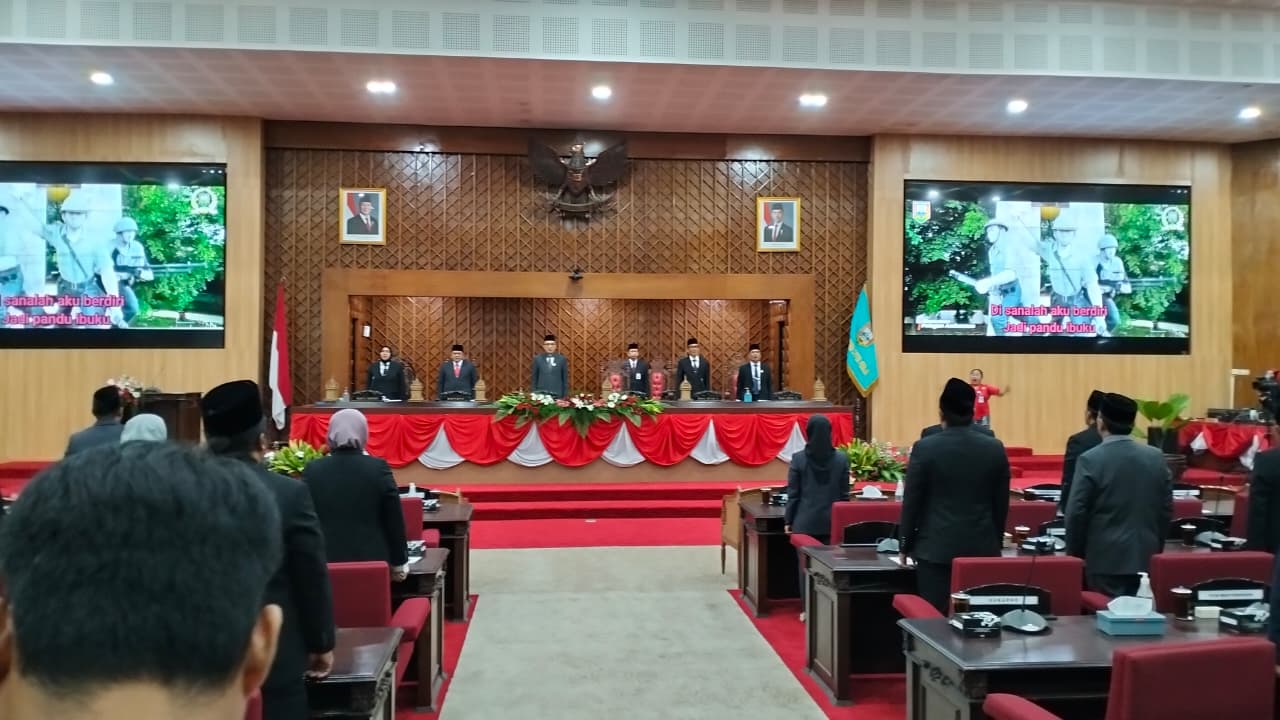 Rapat Paripurna di Gedung DPRD dalam rangka mendengarkan pidato kenegaraan Presiden Republik Indonesia memperingati Hari Ulang Tahun (HUT) ke-80 Kemerdekaan RI