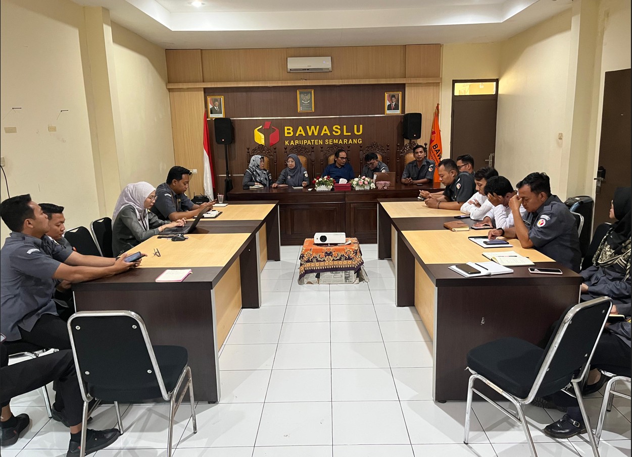 Kegiatan Rapat Seninan di Bawaslu Kabupaten Semarang