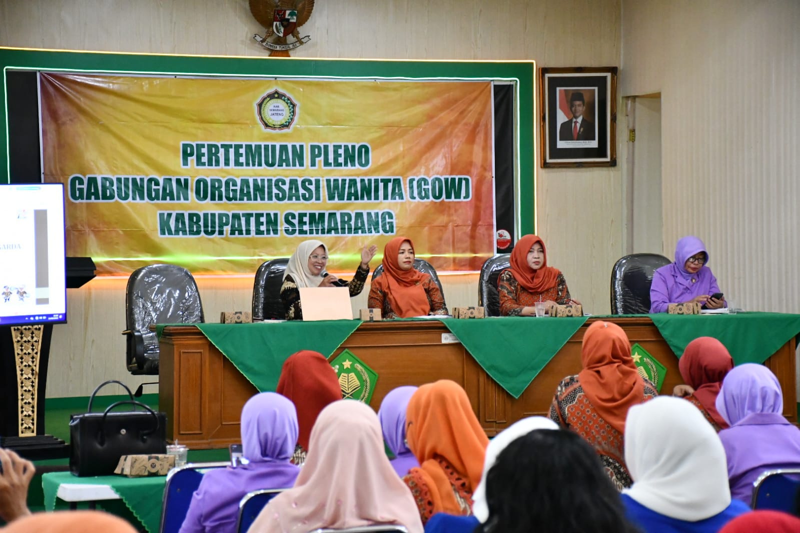 Anggota Bawaslu Kabupaten Semarang, Ummi Nu’amah (dari kiri).