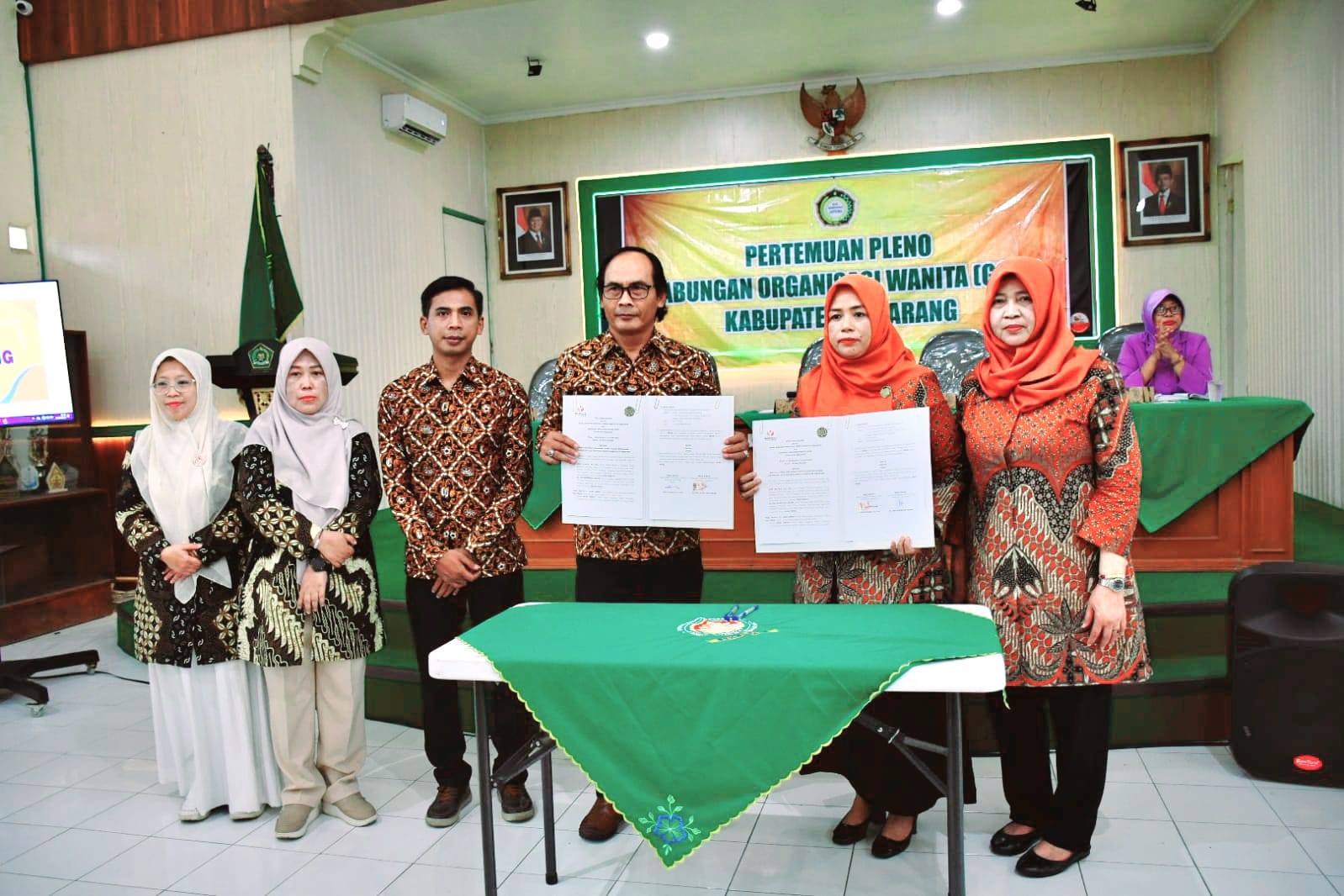 Penandatanganan MoU antara Bawaslu Kabupaten Semarang dan Gabungan Organisasi Wanita Kabupaten Semarang