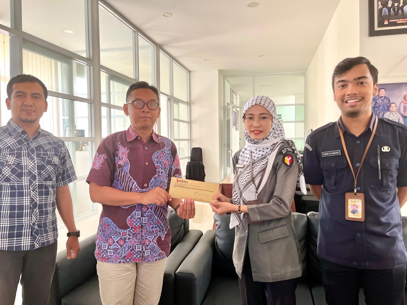 Penyerahan Imbauan kepada KPU Kabupaten Semarang