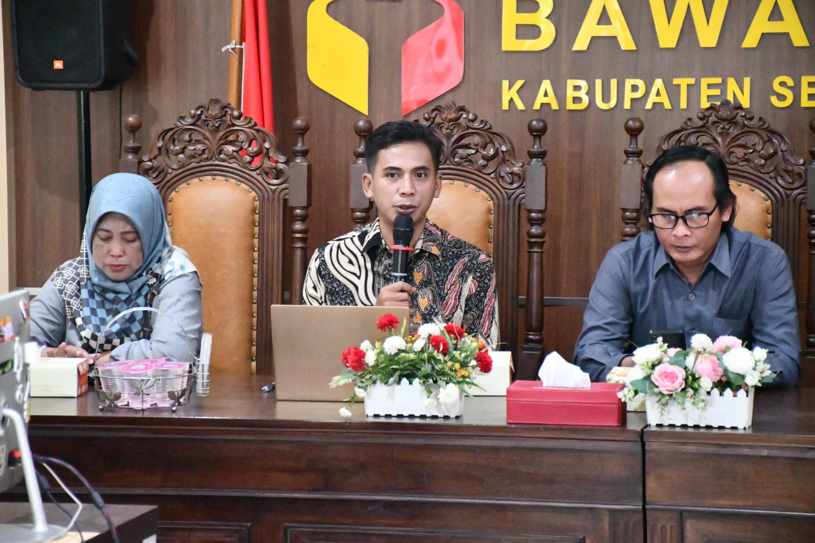 Anggota Bawaslu Kabupaten Semarang, Muharom Al Rosyid dalam kegiatan Rapat Koordinasi Dengan  Stakeholder Menjelang Pleno PDPB Triwulan III Tahun 2025 pada Selasa, 30 September 2025