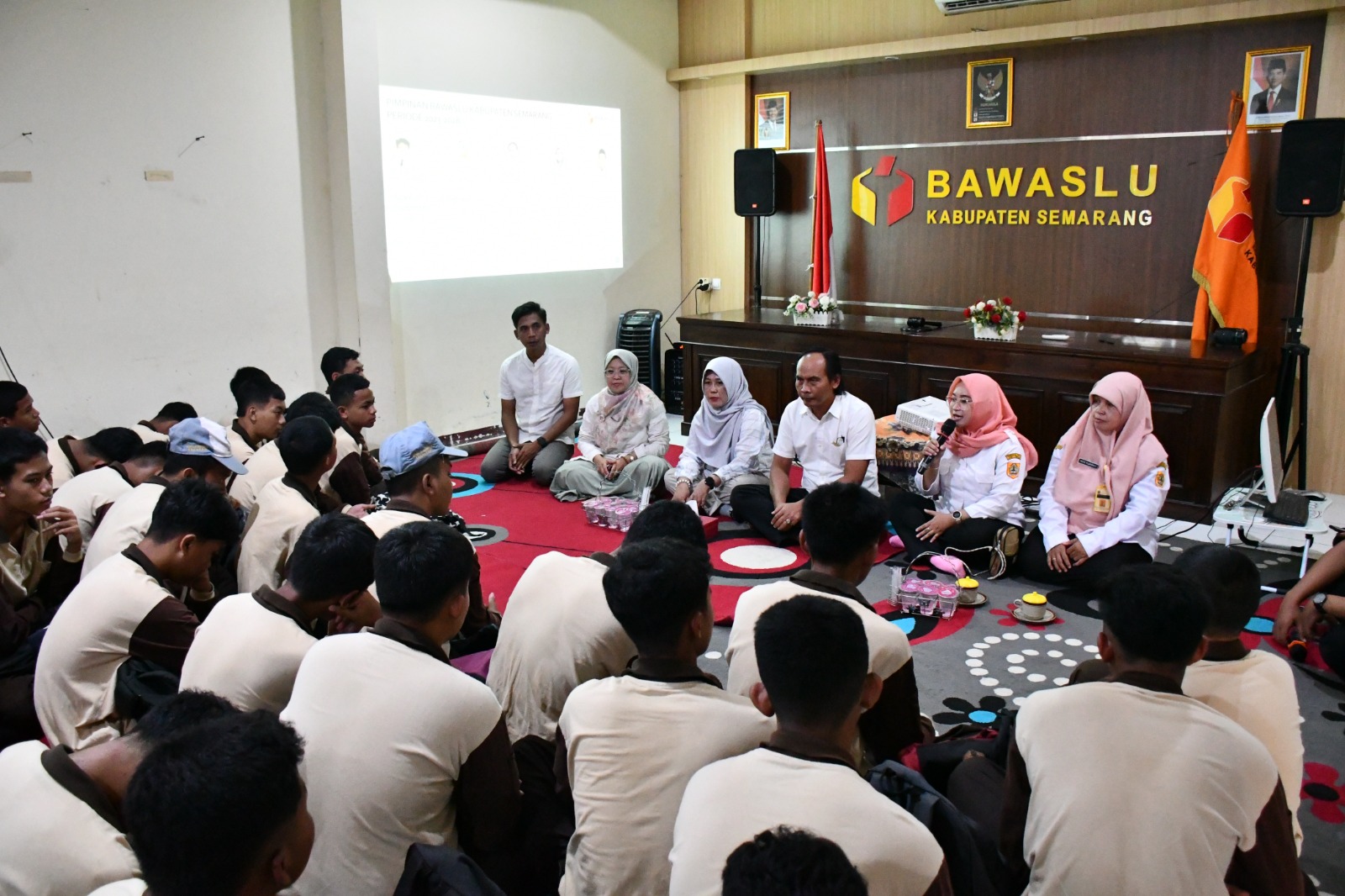 Studi Visit SMK H Moenadi Ungaran ke Bawaslu Kabupaten Semarang, Rabu 8 Oktober 2025