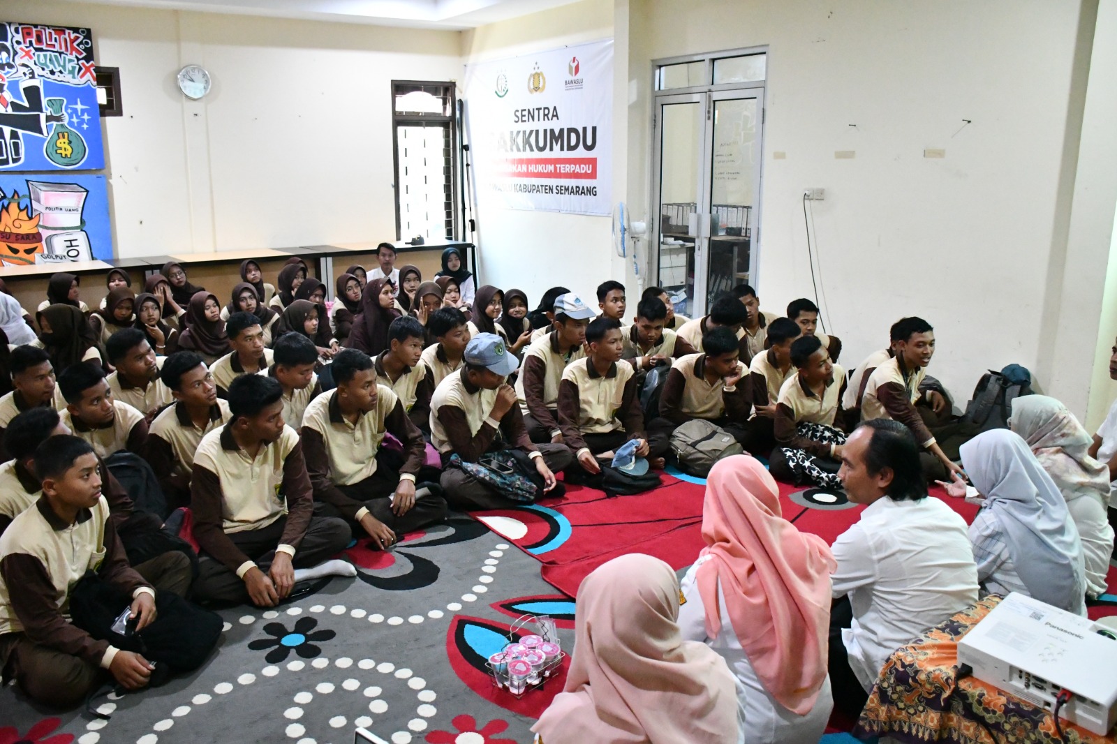 Studi Visit SMK H Moenadi Ungaran ke Bawaslu Kabupaten Semarang, Rabu 8 Oktober 2025