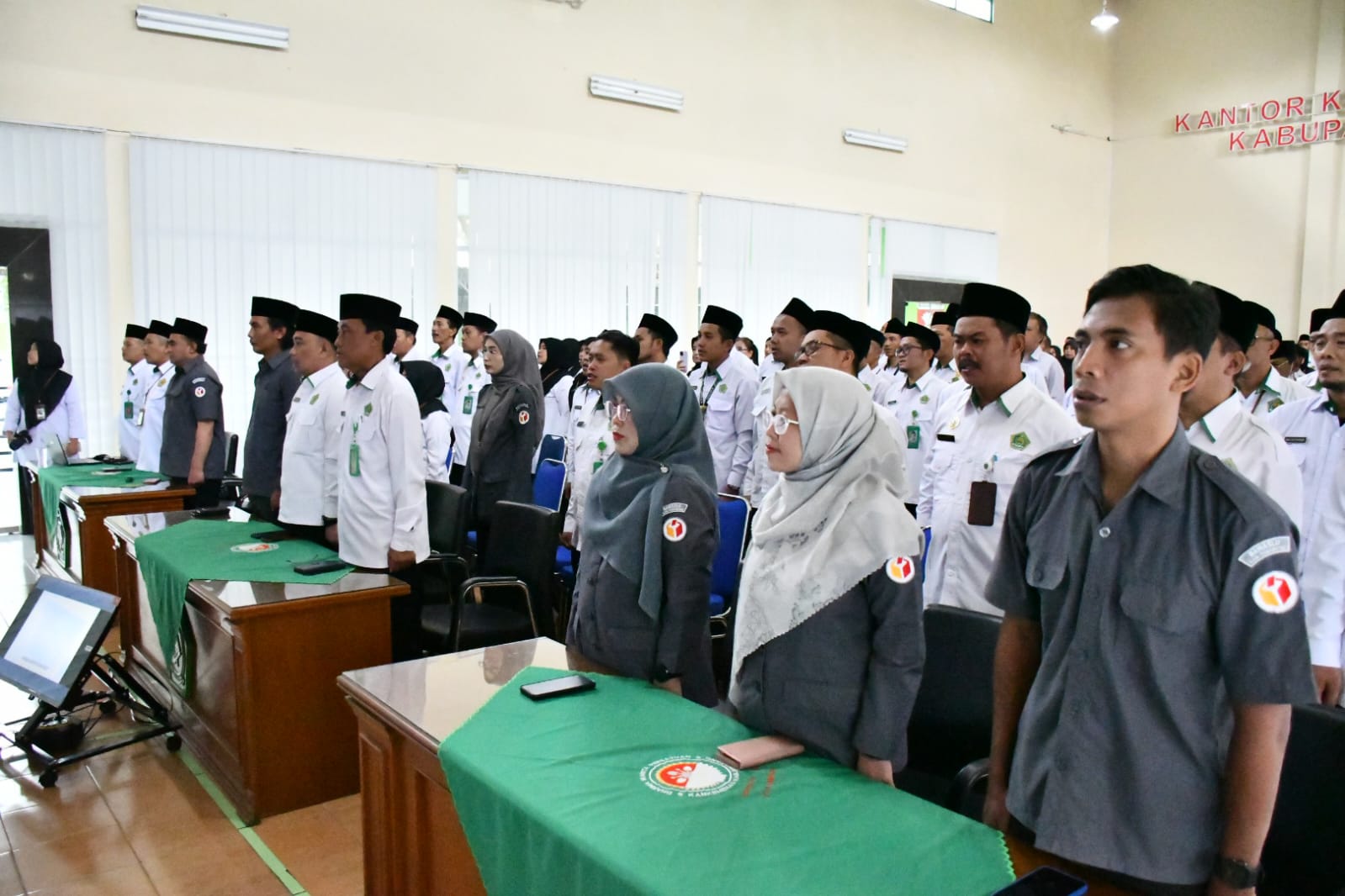 Pimpinan Bawaslu Kabupaten Semarang bersama jajaran Kementerian Agama Kabupaten Semarang pada kegiatan penandatanganan MoU Bawaslu - Kemenag, Senin 3 November 2025
