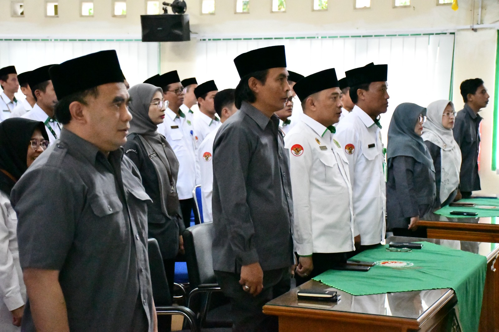 Pimpinan Bawaslu Kabupaten Semarang bersama jajaran Kementerian Agama Kabupaten Semarang pada kegiatan penandatanganan MoU Bawaslu - Kemenag, Senin 3 November 2025