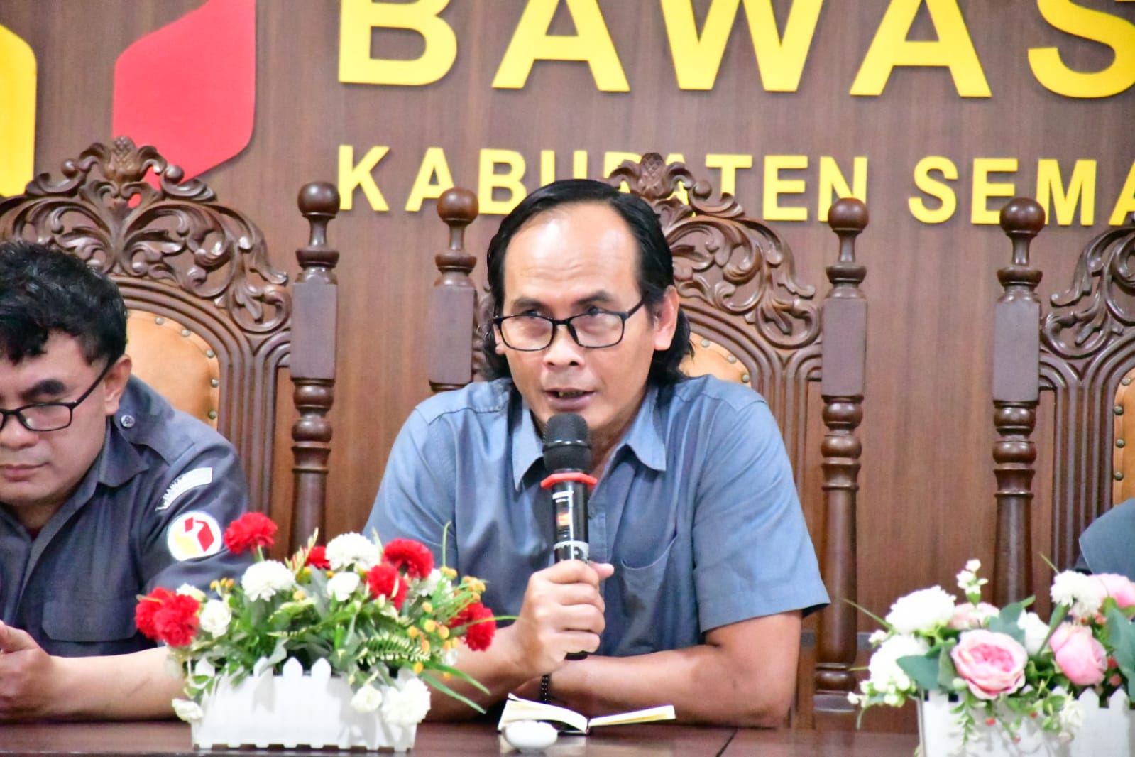 Ketua Bawaslu Kabupaten Semarang, Agus Riyanto dalam rapat seninan di Aula Bawaslu Kabupaten Semarang, Senin 17 November 2025