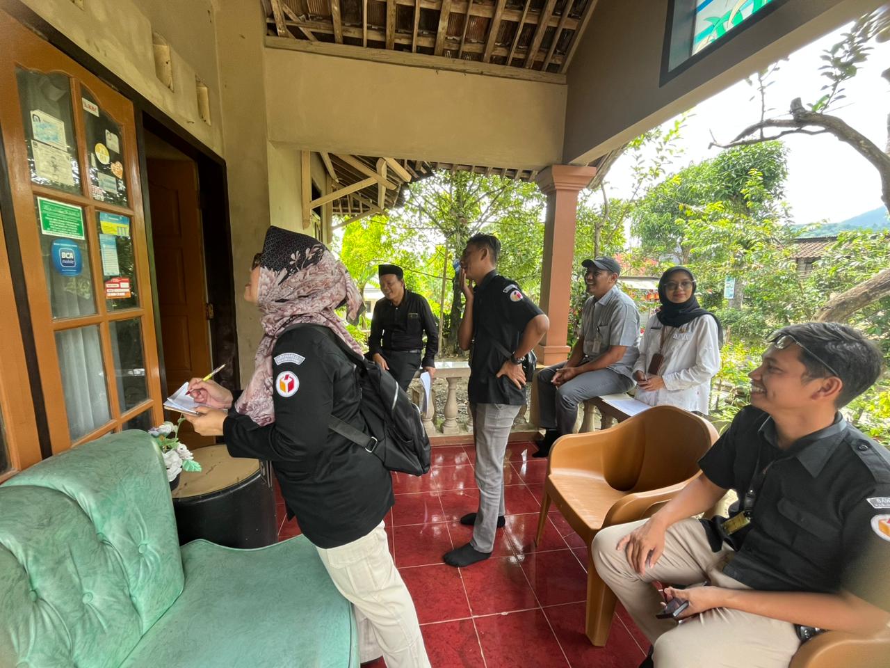 Anggota Bawaslu Kabupaten Semarang, Muharom Al Rosyid Dalam kegiatan Pengawasan Coktas di Kecamatan Ungaran Barat, Kamis 20 November 2025