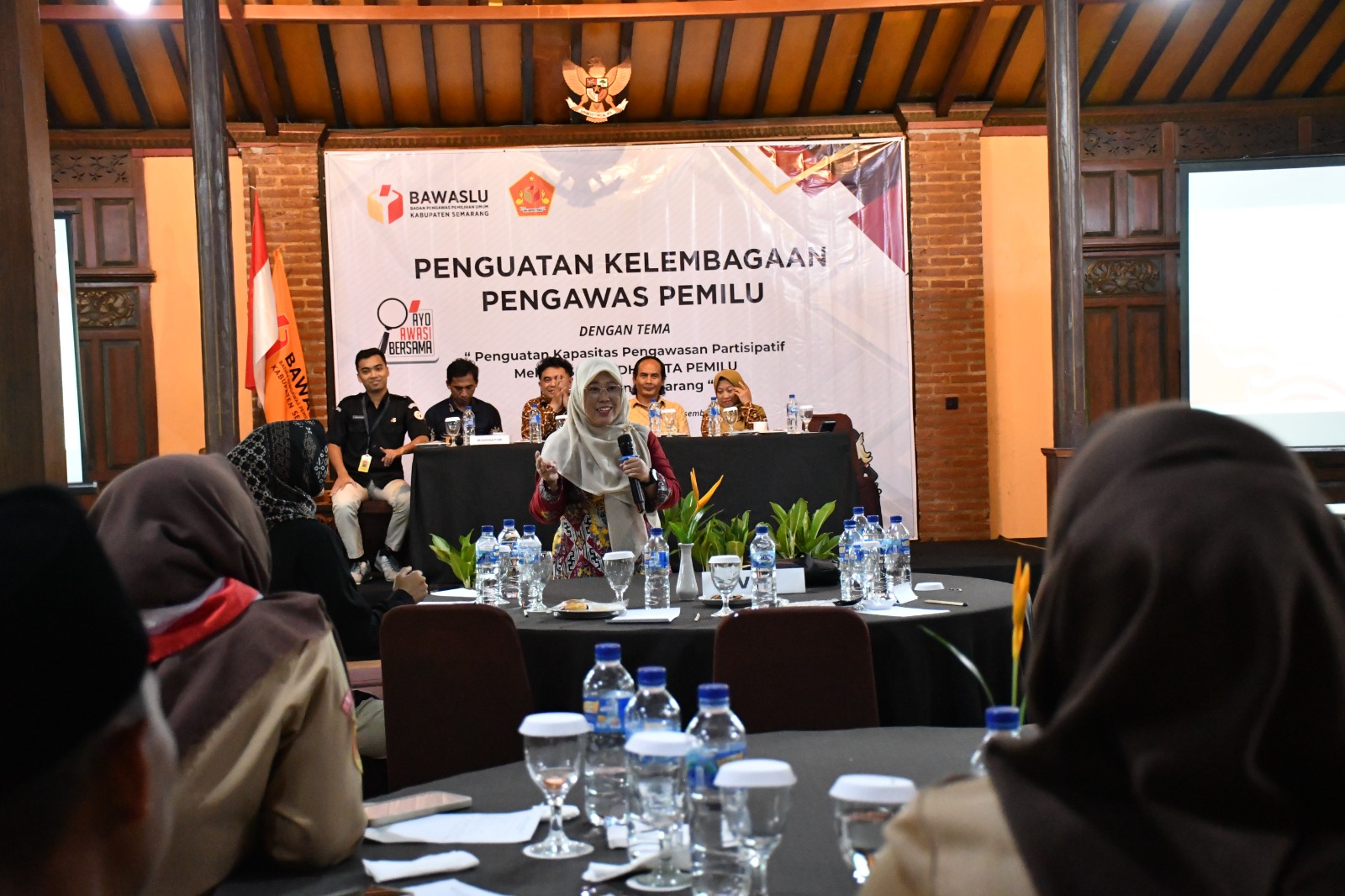 Koordinator Divisi SDMO dan Diklat Bawaslu Kabupaten Semarang, Fithriyah dalam kegiatan Penguatan Kelembagaan Pengawas Pemilu di Melva Balemong, Selasa 16 Desember 2025