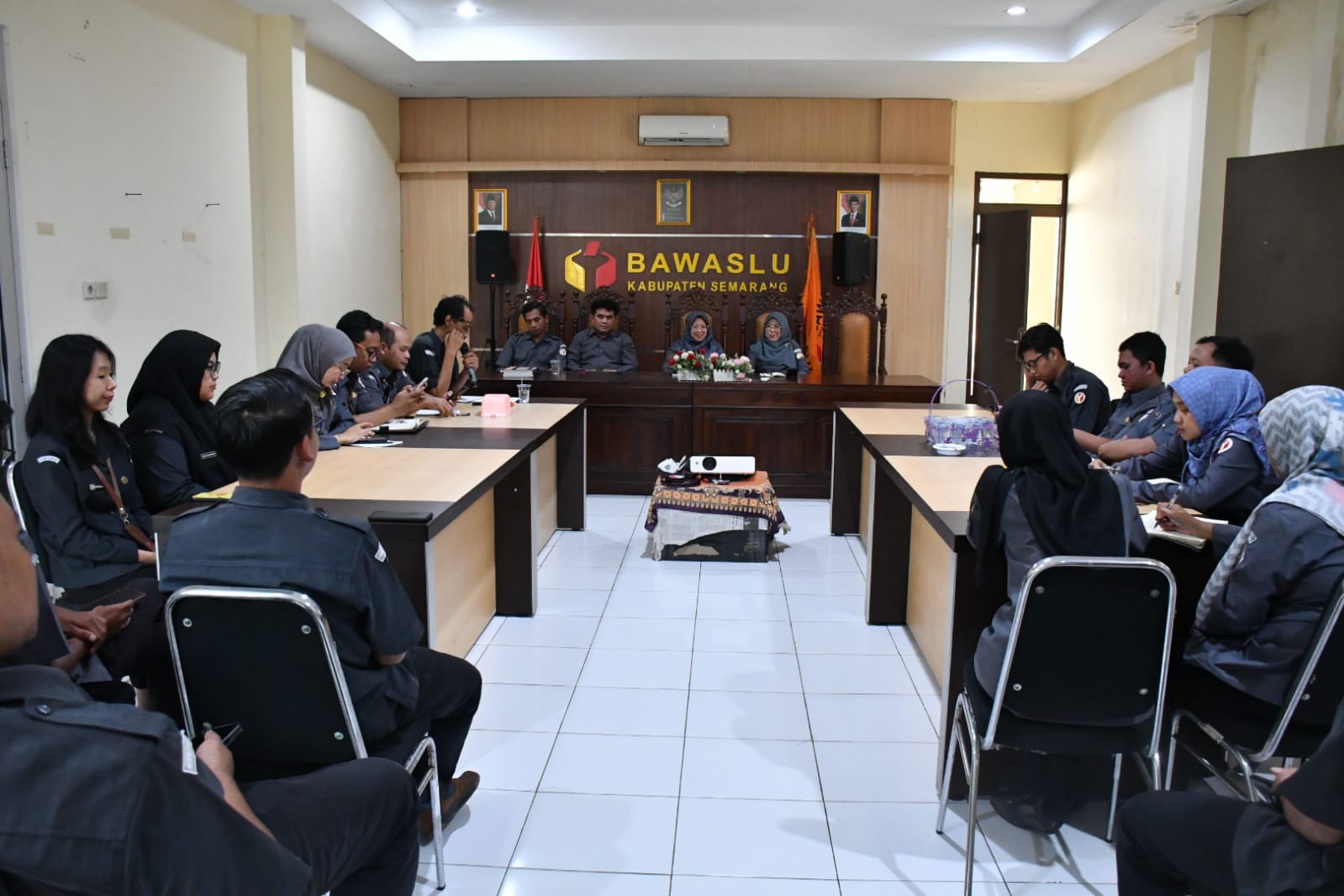 Suasana Rapat rutinan Bawaslu Kabupaten Semarang, Senin 5 Januari 2026.