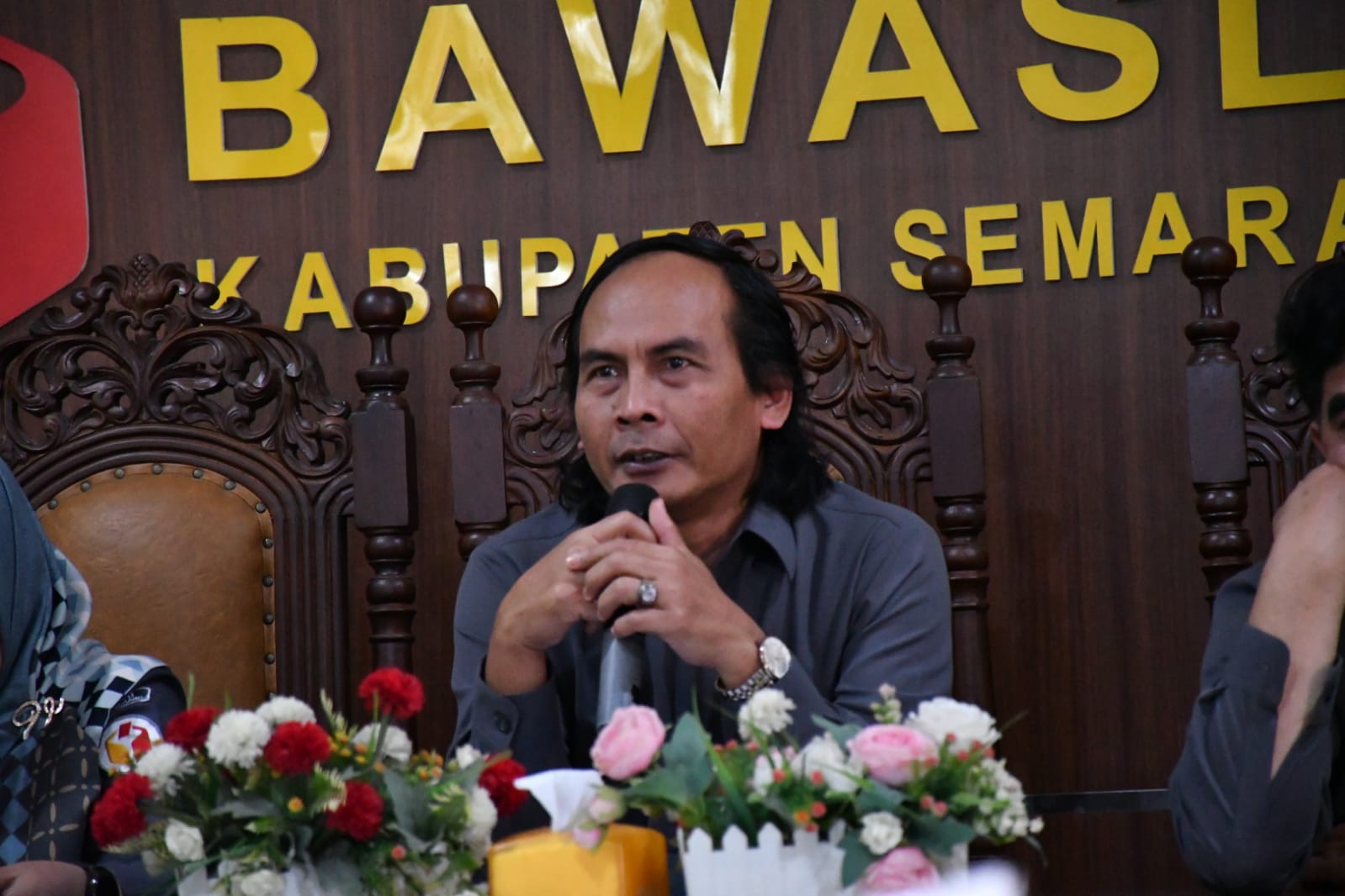 Ketua Bawaslu Kabupaten Semarang, Agus Riyanto memimpin Rapat Rutin Seninan, 19 Januari 2026