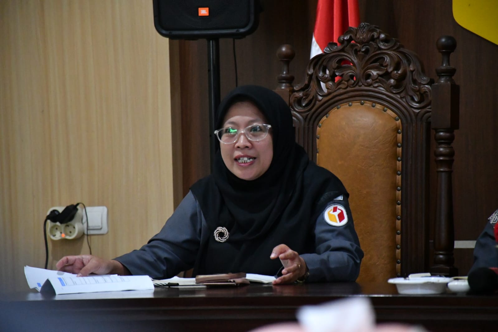 Anggota Bawaslu Kabupaten Semarang Divisi Hukum dan Penyelesaian Sengketa, Ummi Nu'amah dalam kegiatan Rapat Rutin Seninan, Senin 19 Januari 2026