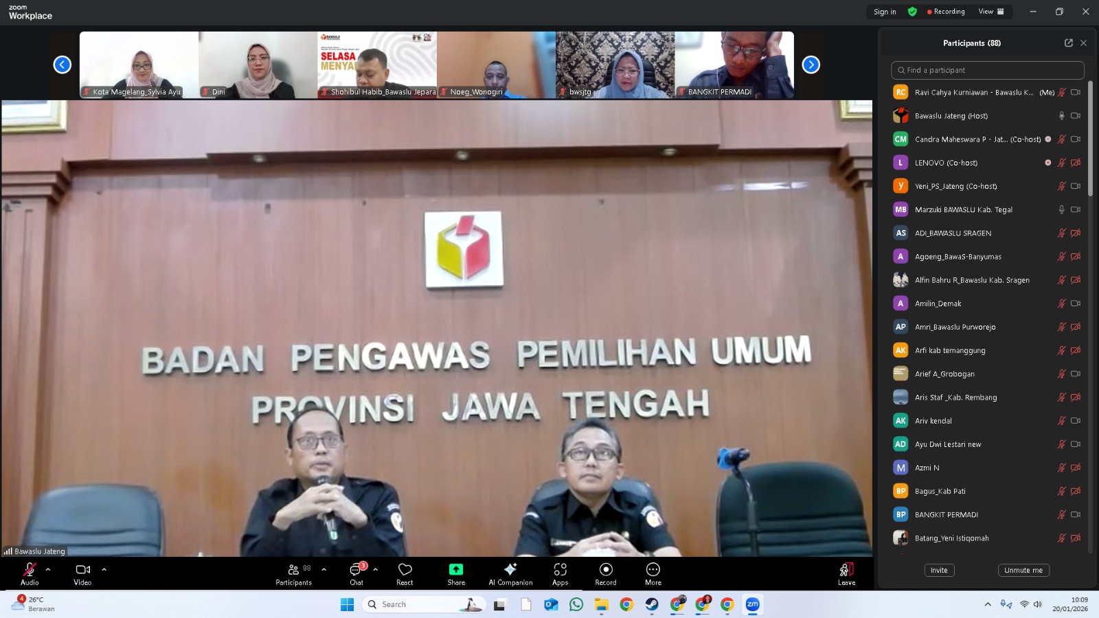 Ummi Nu'amah Kordiv Hukum dan Penyelesaian Sengketa Bawaslu Kab. Smg Mengikuti Zoom Meeting Rakor PDPPB 