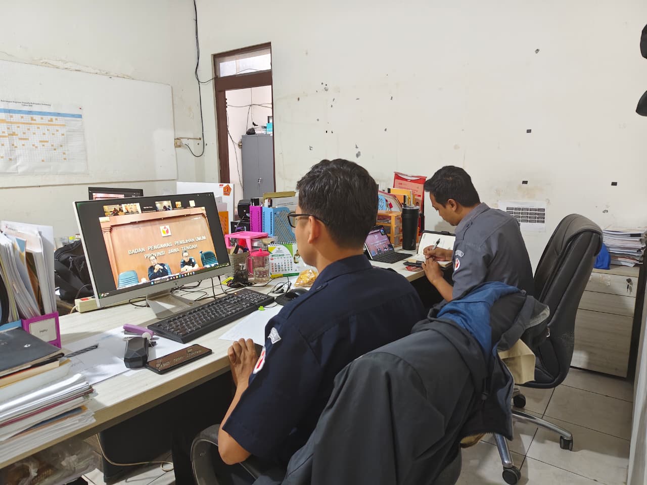 Kasubbag P3SP2H Bawaslu Kab. Semarang beserta staf mengikuti Zoom Meeting Rakor PDPPB