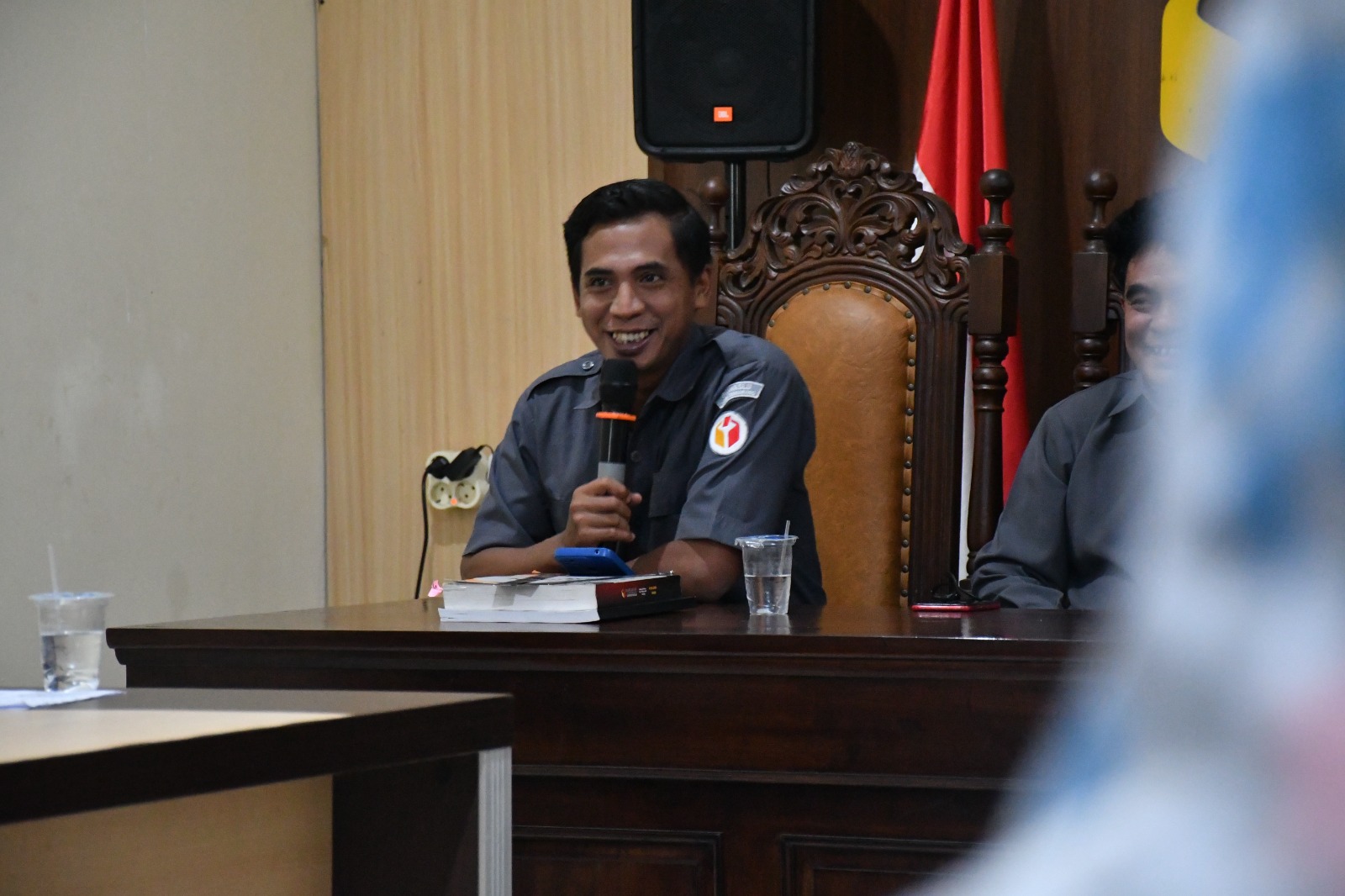 Anggota Bawaslu Kabupaten Semaran Divisi Pencegahan, Parmas dan Humas, Muharom Al Rosyid dalam kegiatan Rapat Seninan, 19 Januari 2026