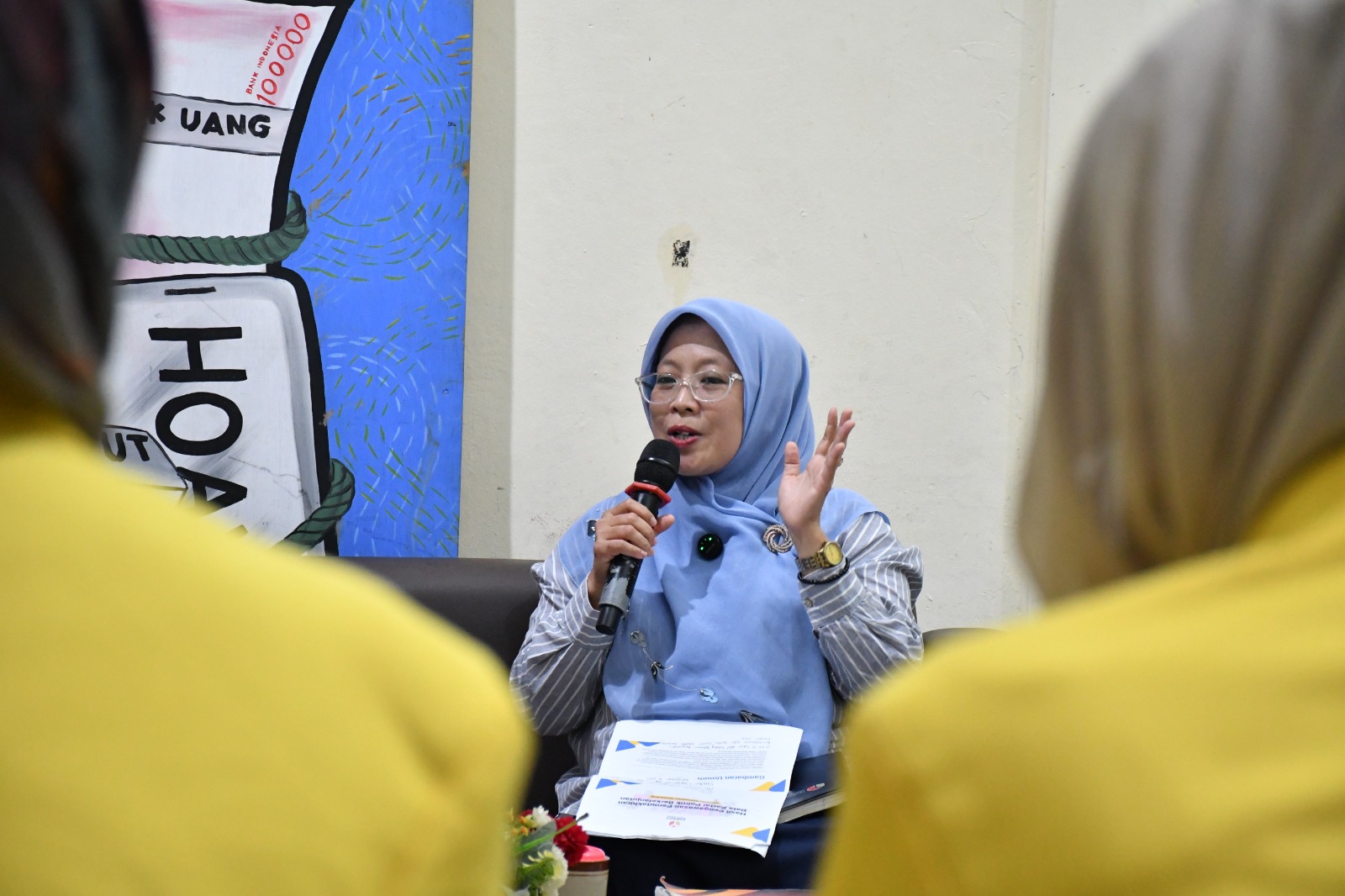 Kordiv Hukum dan Penyelesaian Sengketa Bawaslu Kabupaten Semarang, Ummi Nu'amah, S.Pd. Saat menjadi Narasumber Podcast Bawasantai yang tayang di Kanal Youtube Bawaslu Kabupaten Semarang Jumat, (27/02/2026)