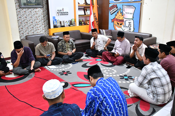 Ketua Bawaslu Kabupaten Semarang membuka kegiatan Tadaruz Al Qur'an pada Kamis, 19 Februari 2025.