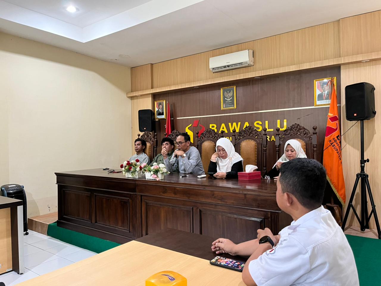 Ketua Bawaslu Kabupaten Semarang, Agus Riyanto, S.P., S.H., menyampaikan arahan dalam kegiatan Rabu Smart, Rabu (4/3/2026).
