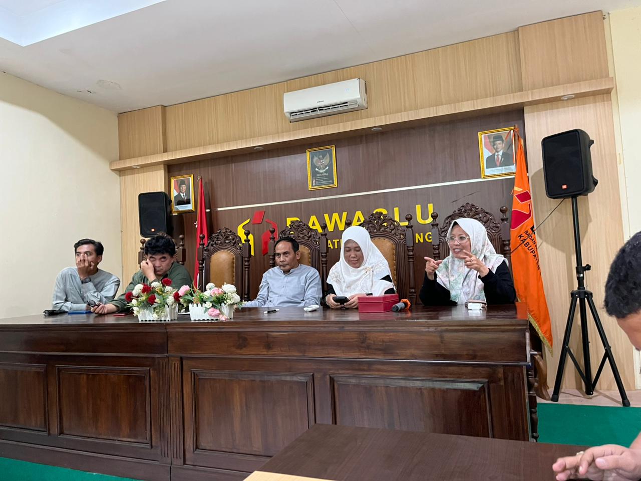 Anggota Bawaslu Kabupaten Semarang, Ummi Nu’amah menyampaikan arahan dalam kegiatan Rabu Smart, Rabu (4/3/2026).