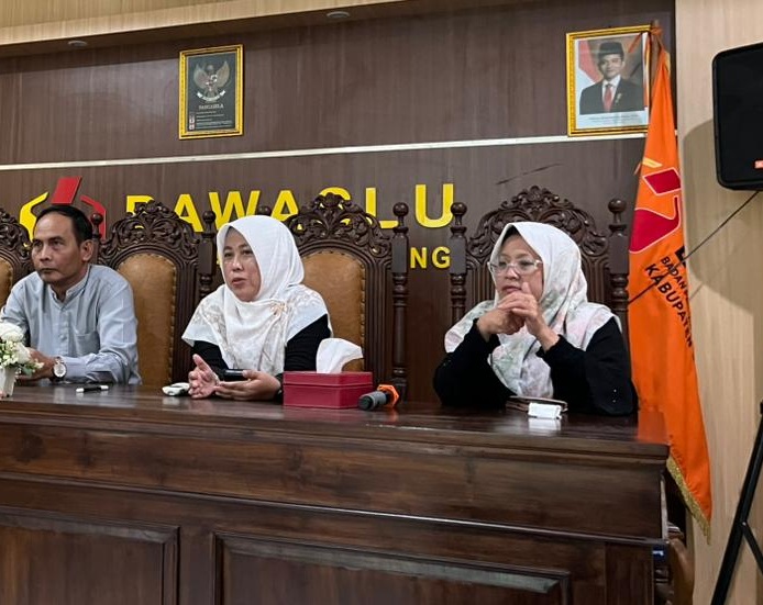 Anggota Bawaslu Kabupaten Semarang, Fithtiyah menyampaikan arahan dalam kegiatan Rabu Smart, Rabu (4/3/2026).